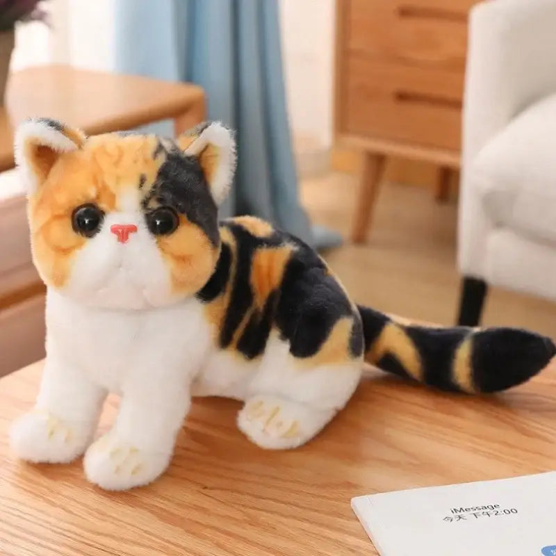 Peluche chaton tri couleur adorable avec fourrure douce et visage brodé peluche chat réaliste kawaii