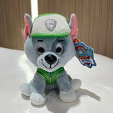 Peluche pat patrouille chien gris en peluche avec casquette verte et blanche et gilet assorti héros canin préféré