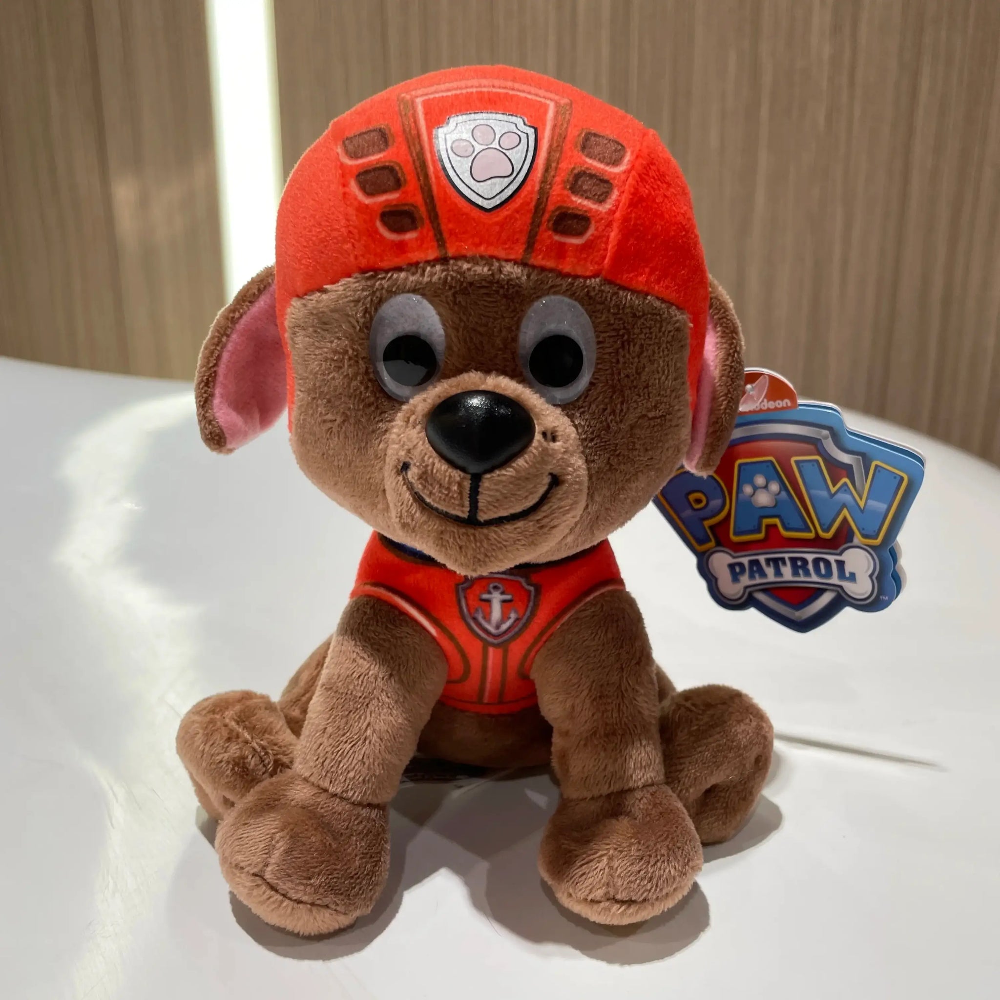Peluche pat patrouille un chiot marron en peluche avec casque orange et gilet héros canin préféré pat patrouille