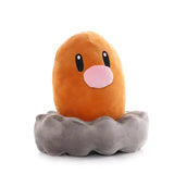 Peluche pokémon personnages kawaii orange avec yeux noirs et nez rose assise sur base grise festonnée explorez l’univers ludique