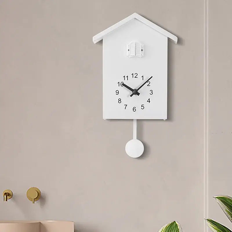Pendule à coucou quartz élégante blanche en forme de maison oiseau avec aiguilles noires et pendule rond