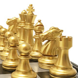 Pezzi degli scacchi magnetici oro e argento