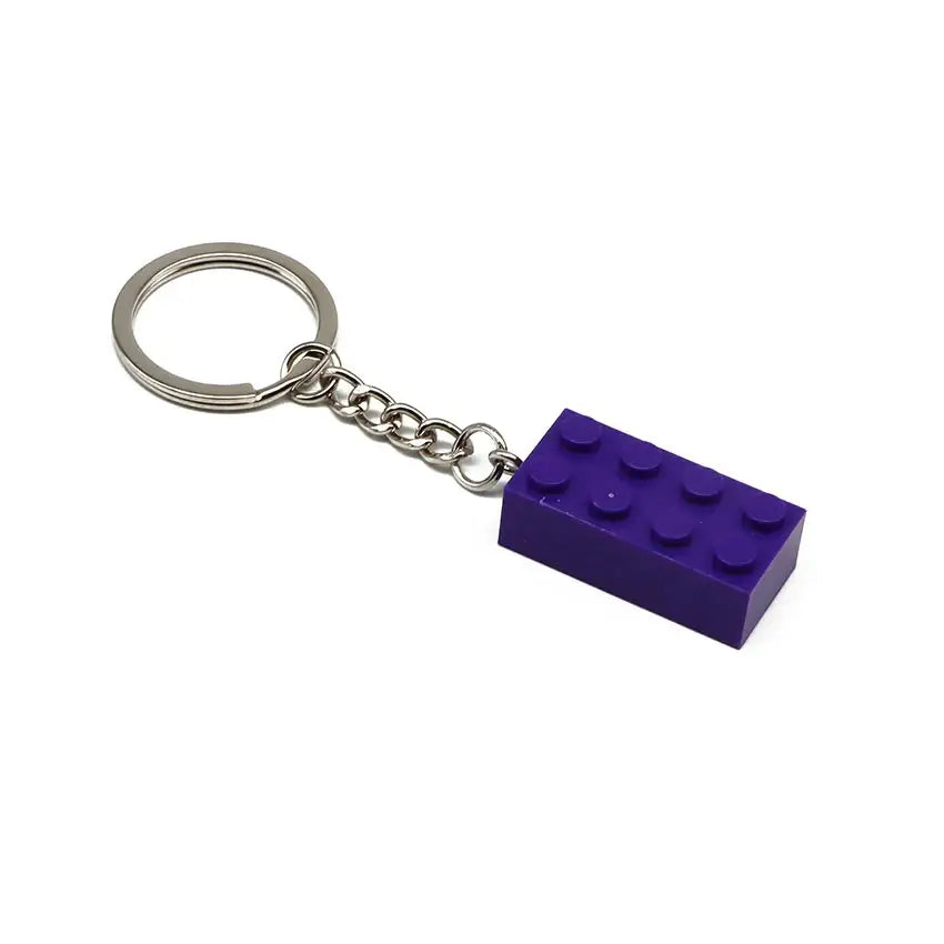 Porte-clés lego briques en plastique violet avec anneau et chaîne en métal argenté