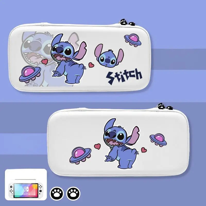 Étui blanc nintendo switch stitch avec motifs bleu stitch et ovnis roses protection nintendo switch facile à installer