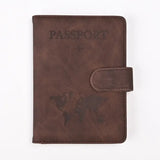 Protège passeport cuir brun avec carte du monde embossée et texte passport pour protection rfid antimagnétique