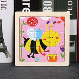 Puzzle bois pédagogique bébé avec abeille colorée jaune et noire sur fond rose fleurs et miel pour motricité fine petites mains