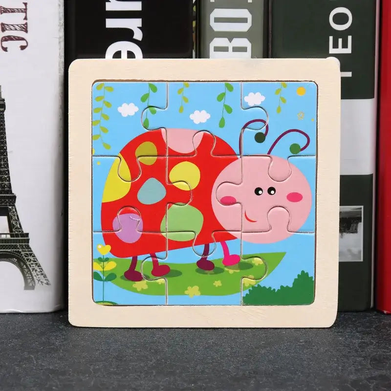 Puzzle bois pédagogique bebe avec coccinelle rouge à taches jaunes conçu pour motricité fine et petites mains