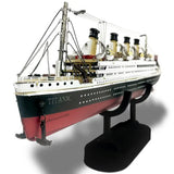 Modèle métal 3d titanic avec coque noire et rouge, quatre cheminées et gravure bateau titanic défi captivant