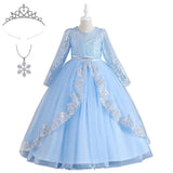 Robe bal dentelle manches longues enfant bleu clair avec ceinture perles argent et détails dentelle accessoires assortis
