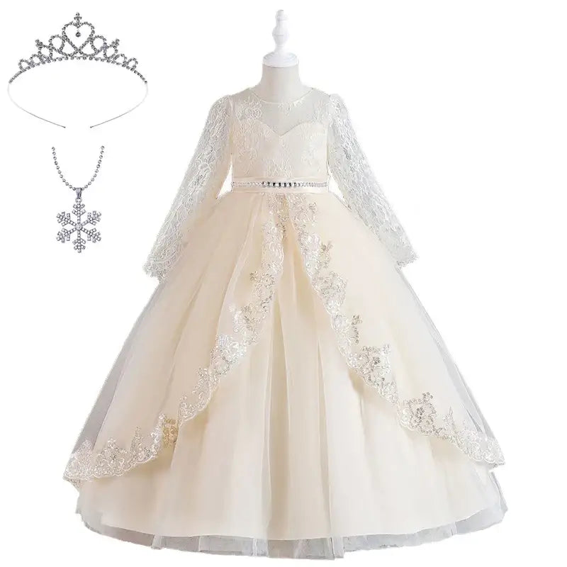 Robe bal dentelle manches longues en tulle et dentelle crème avec décolleté cœur et ceinture embellie accessoires assortis