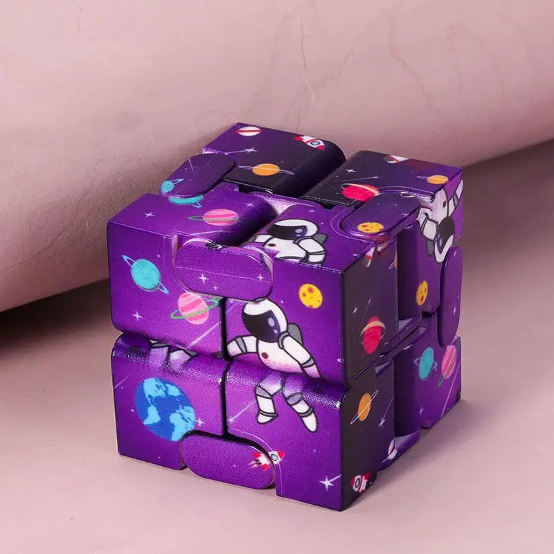 Cube déformable rubiks cube magique galaxie violet avec motifs astronaute et planète jouet anti-stress original
