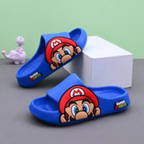Sandale super mario enfant bleu en caoutchouc avec personnage mario bros enfant en 3d et logo super mario sur le côté