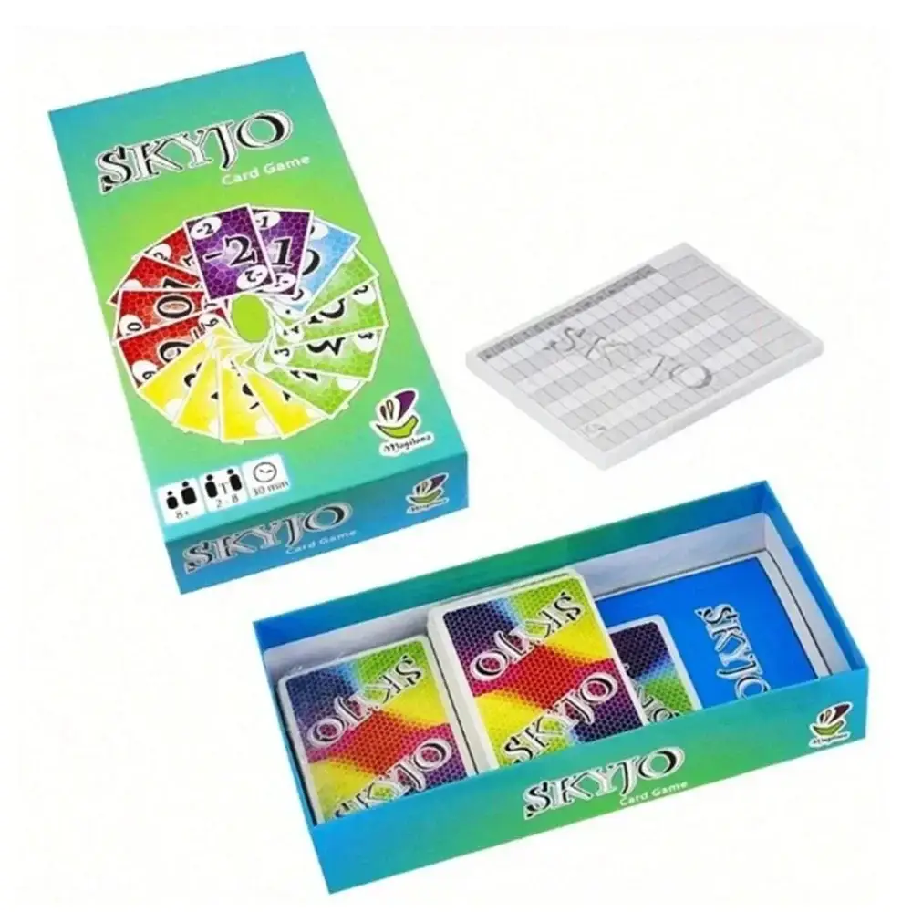 Le skyjo jeu de cartes famille présente une boîte arc-en-ciel avec cartes colorées et pad de score clair