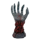 Statue résine berserk main gris foncé texturée avec sigil rouge et crânes rouges inspirée de kentaro miura dark fantasy