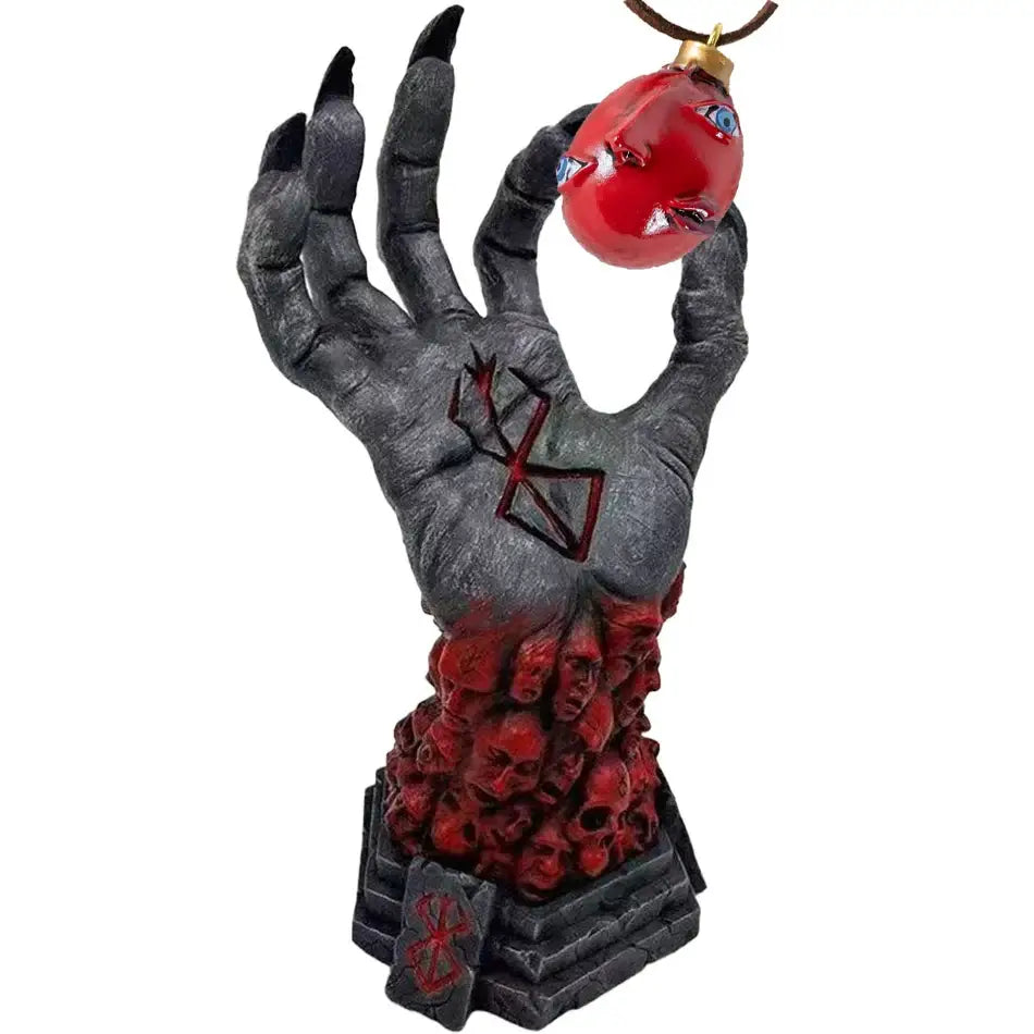 Statue berserk en résine représentant une main texturée gris foncé avec ongles noirs et runes rouges tenant un ornement rouge brillant