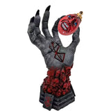 Statue résine berserk dark fantasy de kentaro miura main gris foncé texturée tenant bombe rouge grotesque