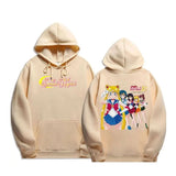 Sweatshirt à capuche crème femme sailor moon avec logo devant et personnages sailor moon au dos, idéal pour fans d’anime