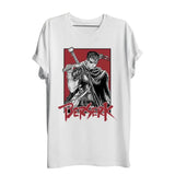 T-shirt berserk swordman blanc à manches courtes avec illustration black and white de guts sur fond rouge et logo berserk rouge