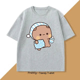 T-shirt anime unisexe en coton gris chiné avec un motif bubu dudu kawaii bébé cartoon en bonnet rayé tenant un biberon