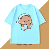T-shirt anime unisexe bleu clair avec personnage kawaii bubu dudu tenant un biberon et portant un chapeau rayé