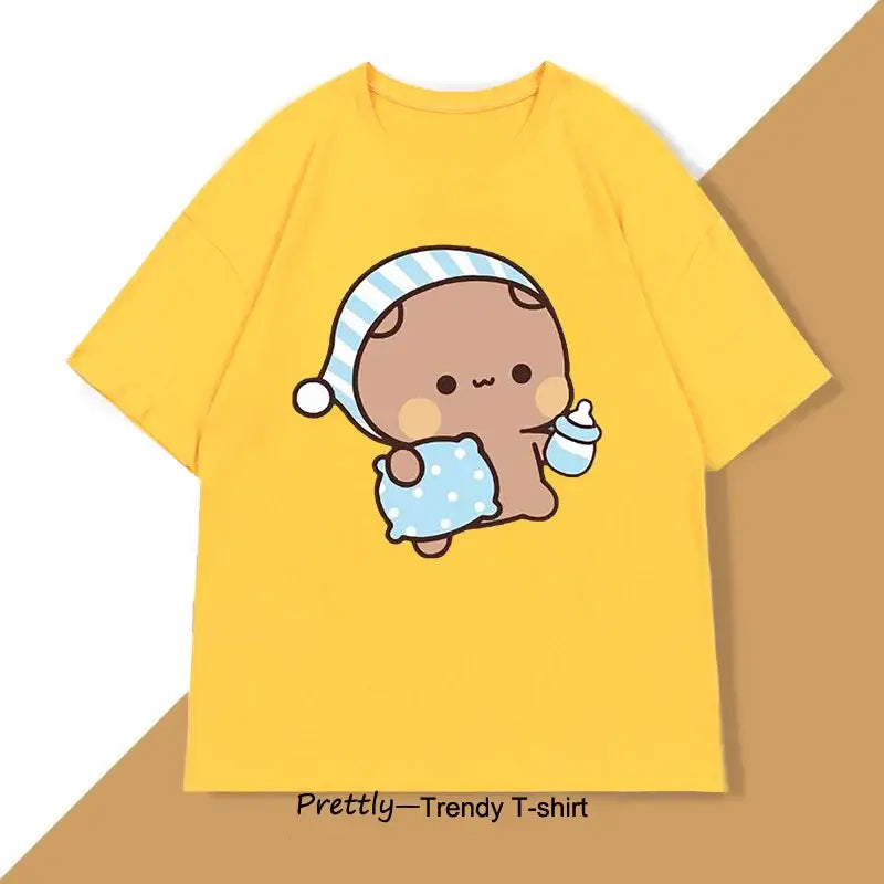 T-shirt anime bubu dudu kawaii jaune avec personnage bébé mignon en toque rayée tenant un biberon pour anime unisexe