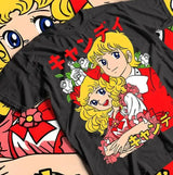 T-shirt anime candy noir avec deux personnages anime blond aux yeux bleus entourés de roses blanches et texte japonais rouge style kawaii culture japonaise