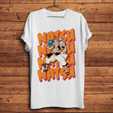 T-shirt anime natsu blanc en coton avec un graphisme vibrant de natsu dragneel de fairy tail et lettrage orange rouge