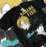 T-shirt noir à manches courtes avec illustration de ash lynx et eiji okumura de banana fish en accents dorés et verts