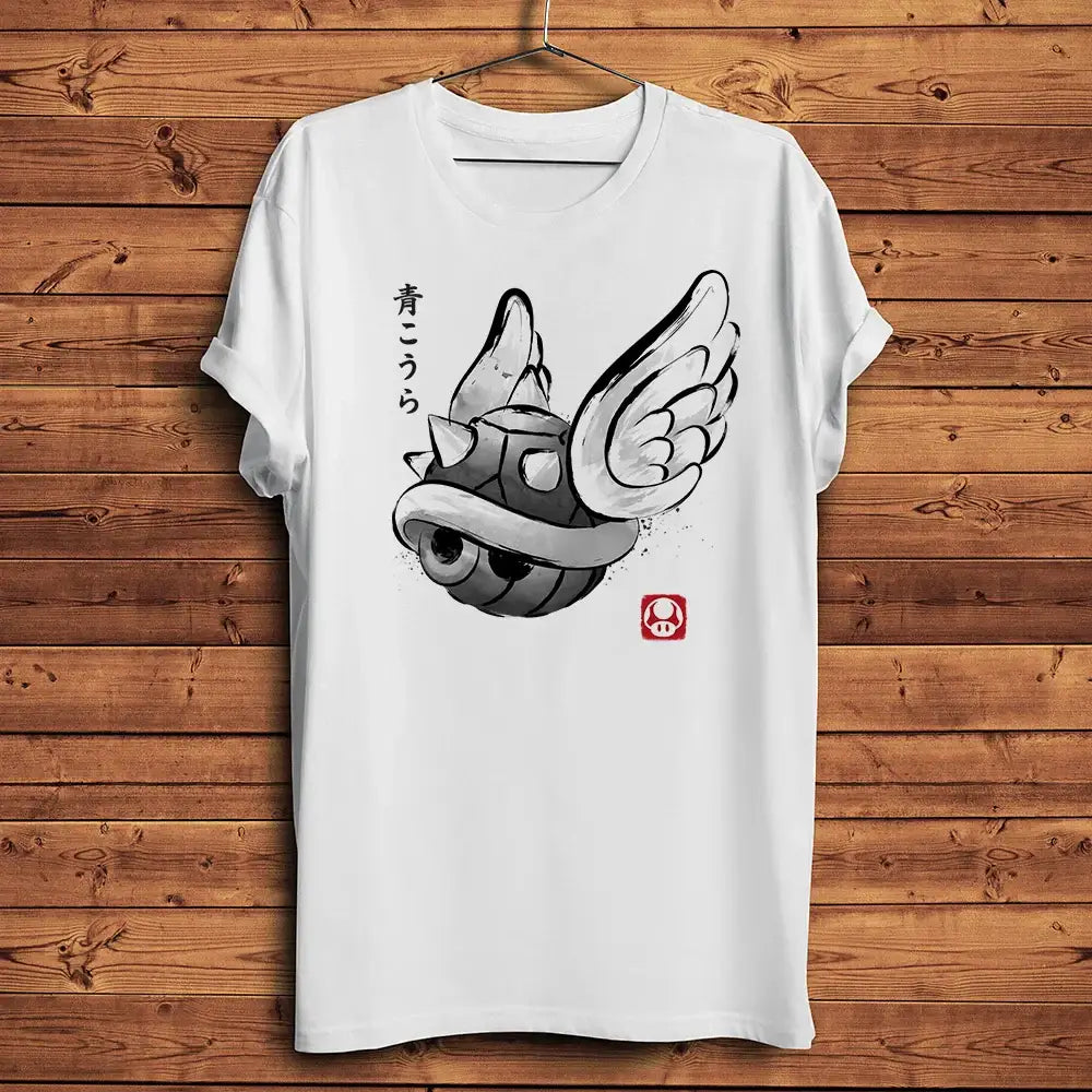 T-shirt blanc en coton avec illustration encre noire d une carapace ailée mario et logo champignon rouge idéale comme idée cadeau carapace volante