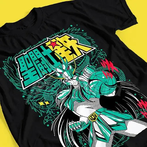 T-shirt saint seiya coton chevalier en noir avec design animé vert et blanc de shiryu et texte jaune vif