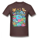 T-shirt dragon quest brun à manches courtes avec un motif coloré de célèbres slimes dragon quest slime visibles devant