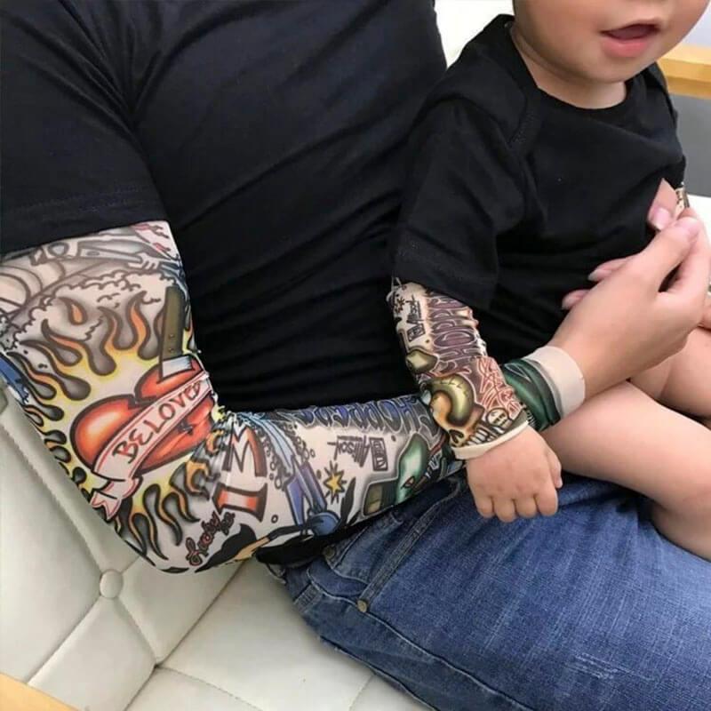Maglietta a maniche lunghe effetto tatuaggio per bambino
