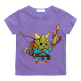 T-shirt enfant korok zelda violet avec personnage korok en armure bleue tenant épée et arc sur tissu coton