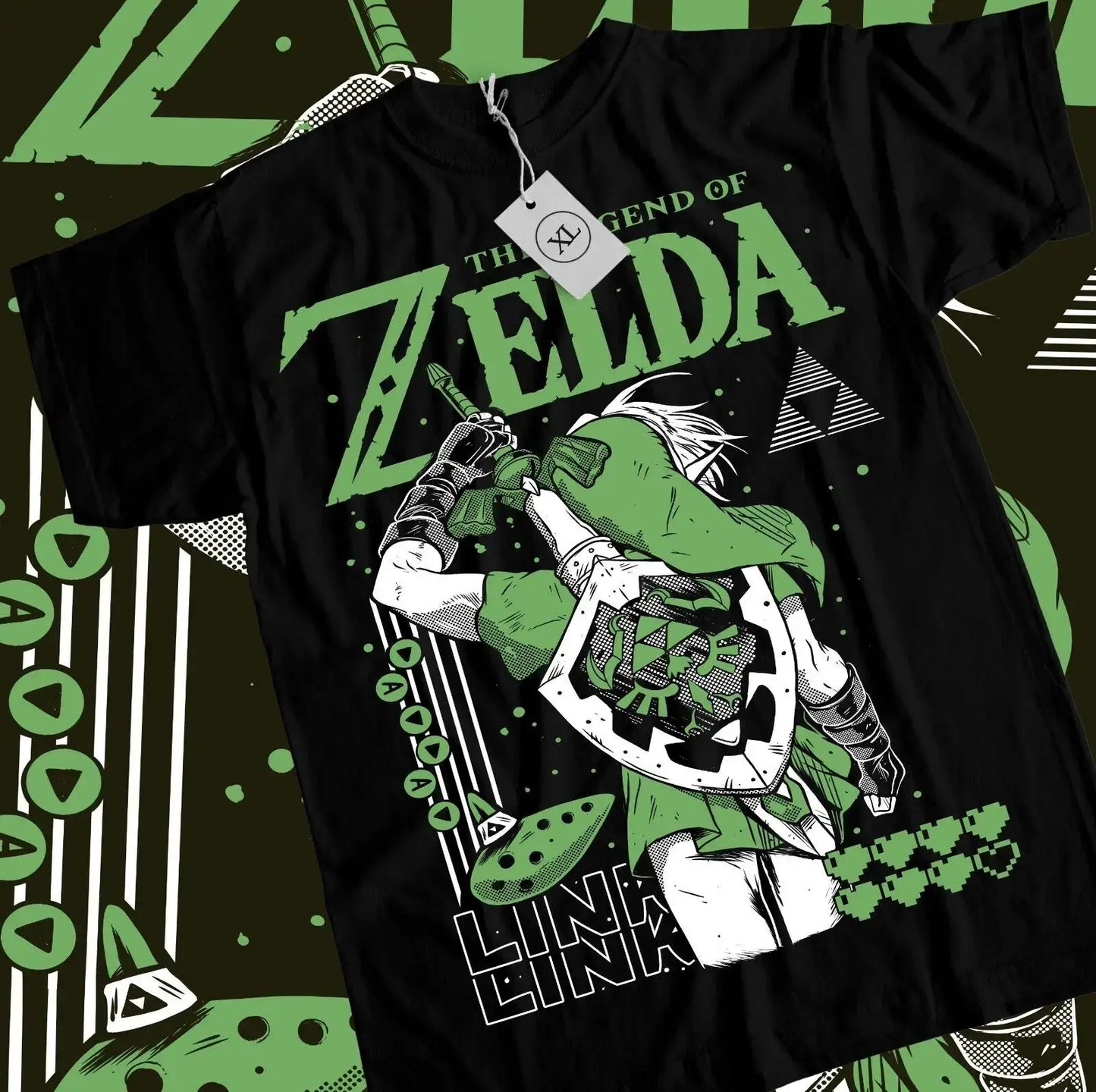 T-shirt noir legend de zelda avec un graphique vert vif de link, boutons rétro gaming pixelisés et symbole triforce