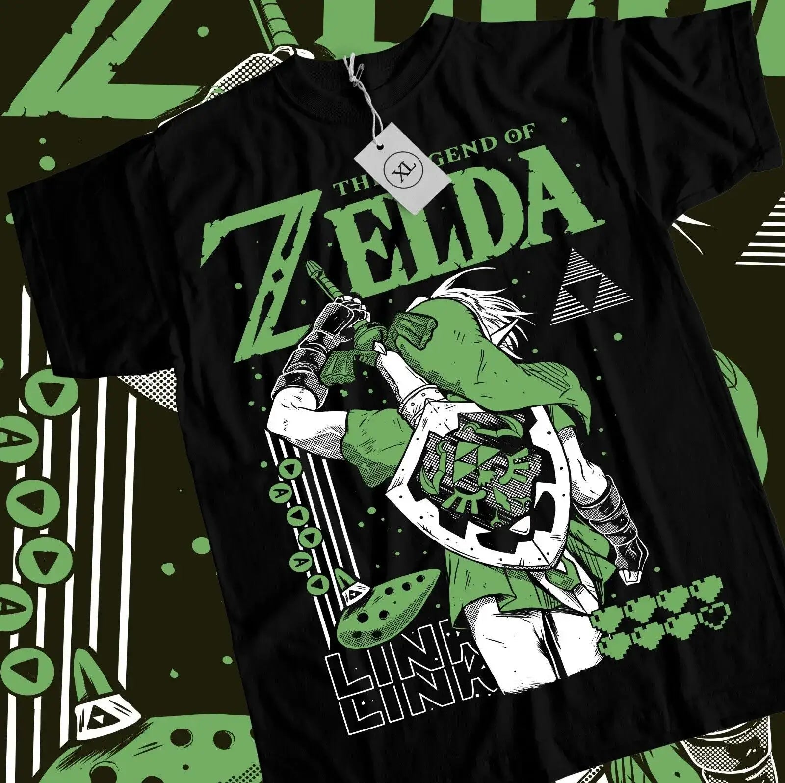 T-shirt noir legend de zelda avec un graphique vert vif de link, boutons rétro gaming pixelisés et symbole triforce