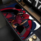 Tapis de souris xxl marvel deadpool rouge et noir avec illustration anime stylisée et stabilité parfaite sur surface texturée