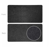 Dos du tapis souris xxl en feutre de laine noir avec surface douce à points blancs pour confort optimal