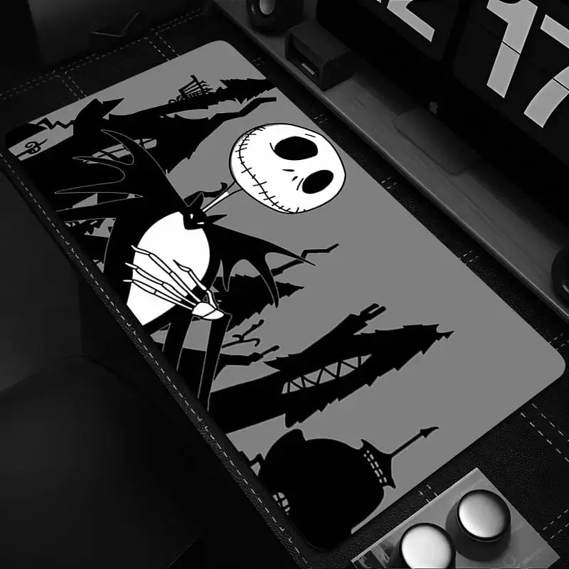 Tapis souris xxl jack skellington noir et blanc avec détails brodés et silhouettes halloween du film culte
