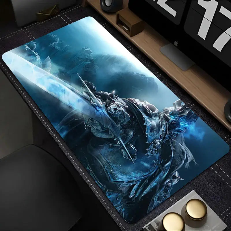 Tapis souris xxl world of warcraft roi liche bleu avec illustration guerrier blindé épée bleue bordure simili cuir noire