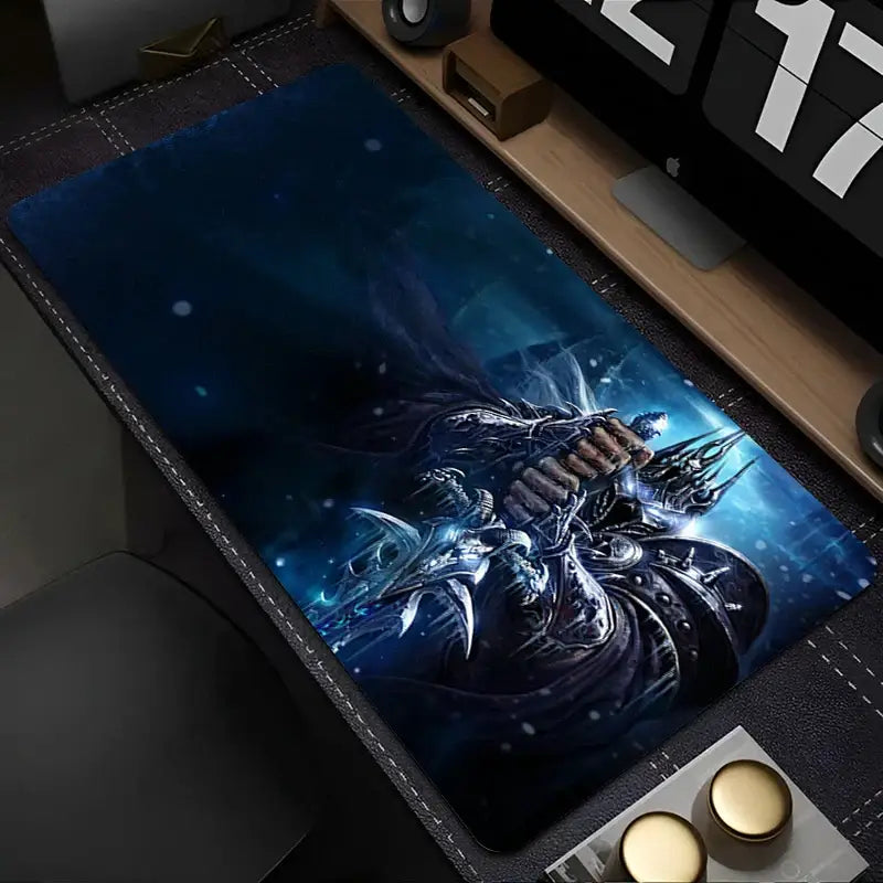 Tapis souris xxl world of warcraft roi liche avec illustration bleu de guerrier armuré sombre et épée lumineuse cosmique