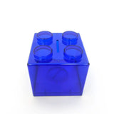 Tirelire lego unique en plastique bleu transparent en forme de brique lego avec slot pour pièces hommage aux célèbres briques lego