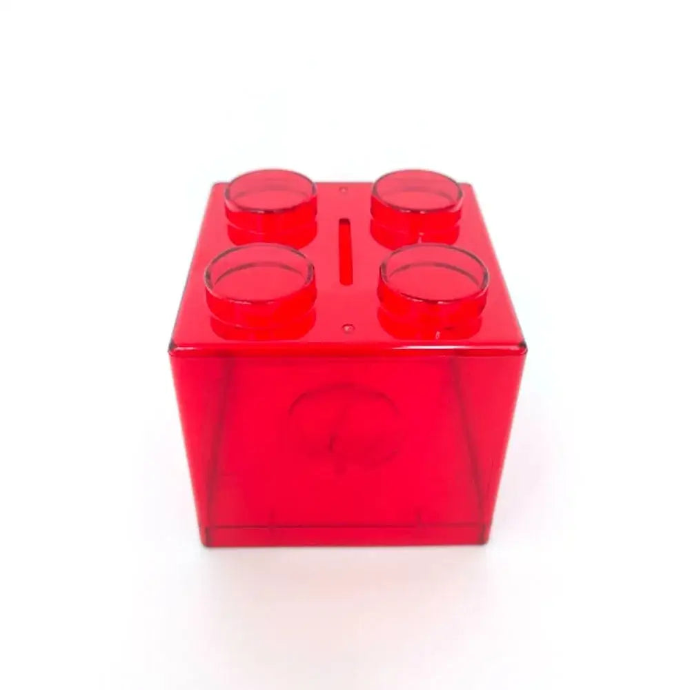 Tirelire lego unique en plastique rouge translucide en forme de brique avec quatre plots circulaires et fente à pièces