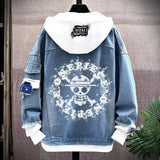Veste à capuche en denim clair avec design inspiré one piece et logo tete de mort blanc à capuche anime one