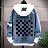 Veste à capuche en denim bleu clair avec capuche blanche et design inspiré one piece au dos motif damier et crânes