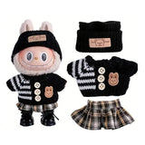 Pull tricoté noir en velours côtelé avec rayures blanches, patch lapin, et trois boutons crème, bonnet assorti idéal pour déguisement carnaval